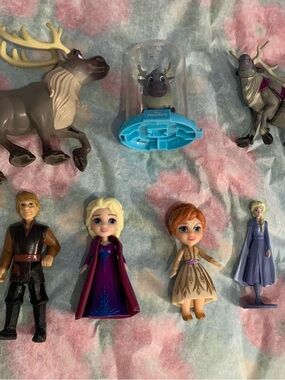 Disney Frozen II Mini Figures 3 Inch Bundle of 7